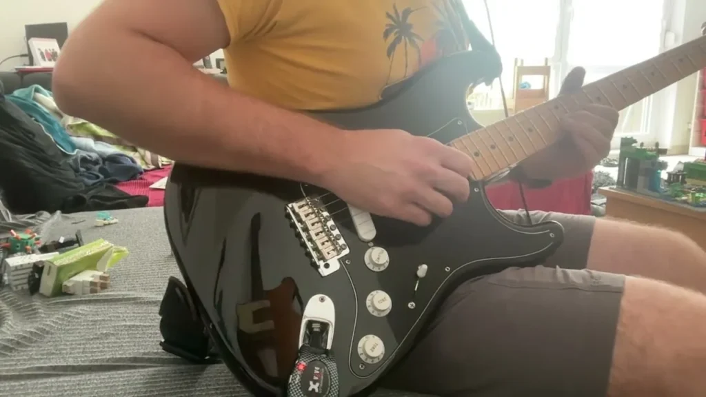 Vorschaubild des YouTube-Videos „Fender Custom Shop 57 Strat with Lace Sensor Gold, TBX and Clapton Mid Boost sound Demo“
